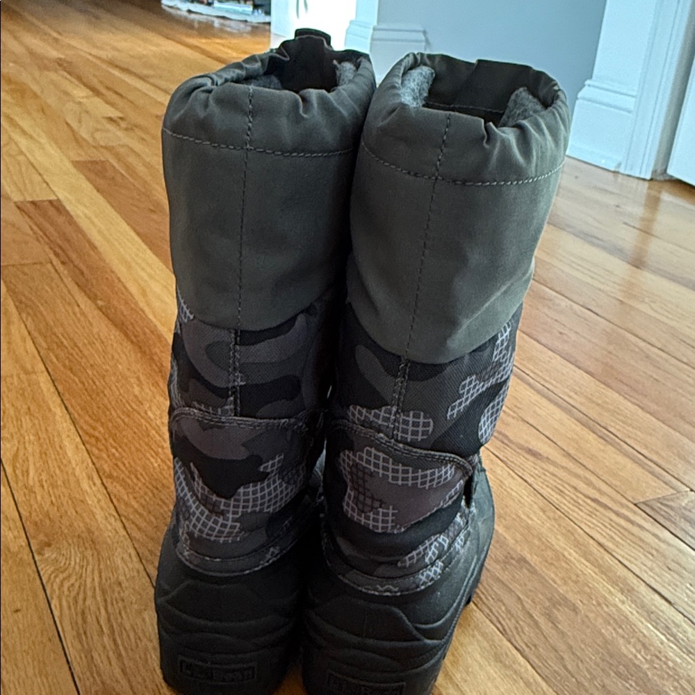 L.L. Bean Black and Gray Camouflage Snow Boots - Picture 2 of 7